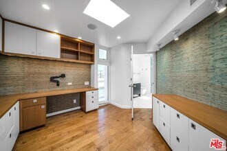 2319 Ocean Front Walk-Unit -2 in Los Angeles, CA - Foto de edificio - Building Photo