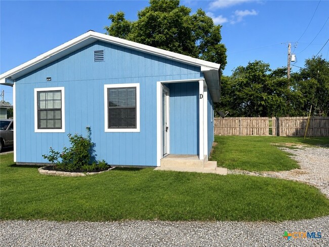 property at 661 W Austin St
