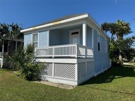 801 8th St in Galveston, TX - Building Photo