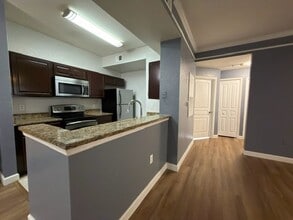 17101 Carrington Park Dr, Unit #415 in Tampa, FL - Foto de edificio - Building Photo