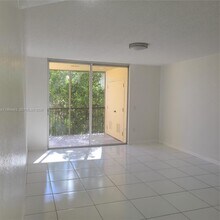 8245 Lake Dr in Doral, FL - Building Photo - Building Photo