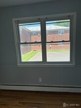 12 Gramercy Gardens Pl in Middlesex, NJ - Building Photo - Building Photo