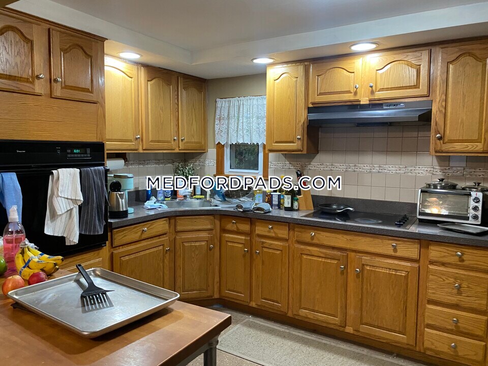 31 Stearns Ave in Medford, MA - Building Photo