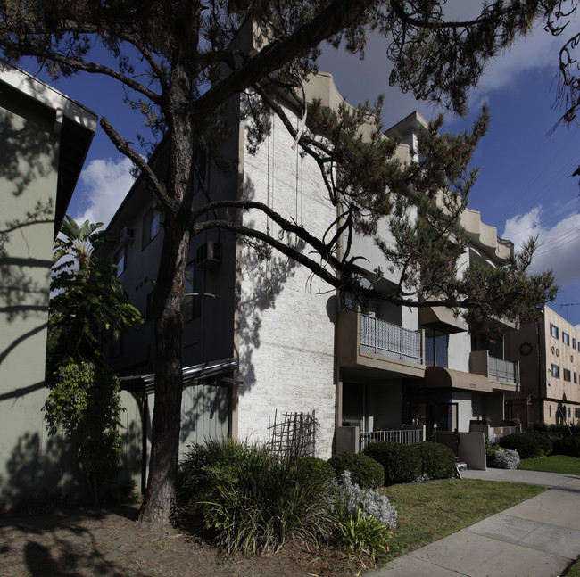 Oxnard Apartments in Van Nuys, CA - Building Photo - Building Photo