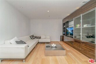 121 S Hope St in Los Angeles, CA - Building Photo - Building Photo