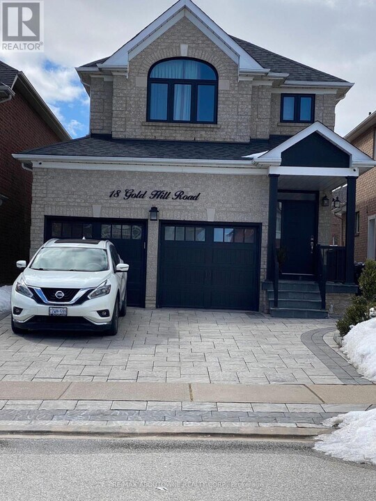 18 Gold Hill Rd in Brampton, ON - Building Photo