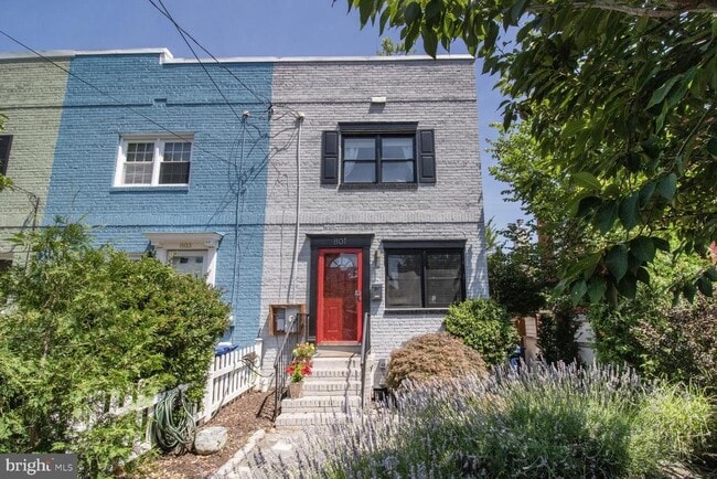 801 Bernard St