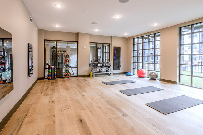 The Louis Apartment Flats in Louisville, KY - Building Photo - Interior Photo