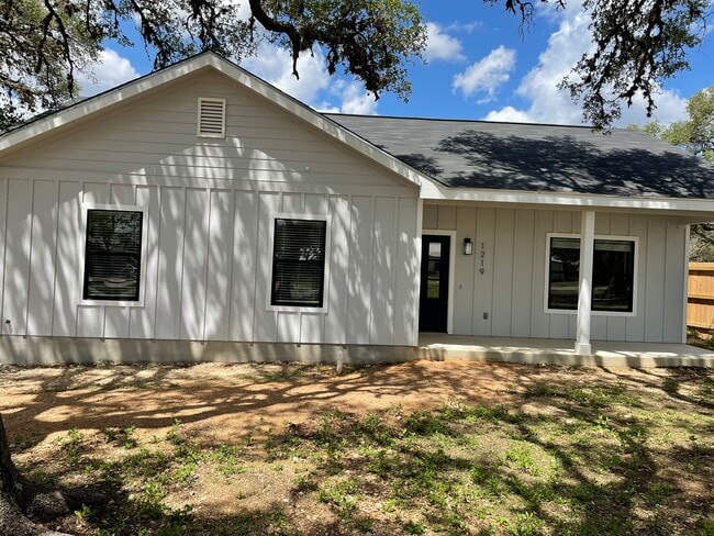 1219 Mesquite St in Blanco, TX - Building Photo - Building Photo