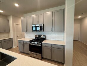 75 Hereford Lp in Hutto, TX - Building Photo - Building Photo