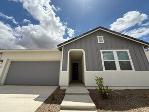 632 Rock Crest Ave in Madera, CA - Building Photo - Building Photo