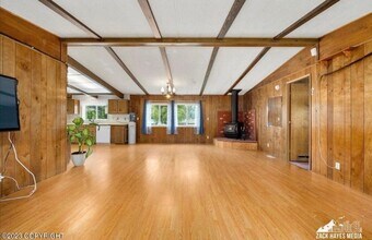 933 Kathy Pl in Anchorage, AK - Building Photo - Building Photo