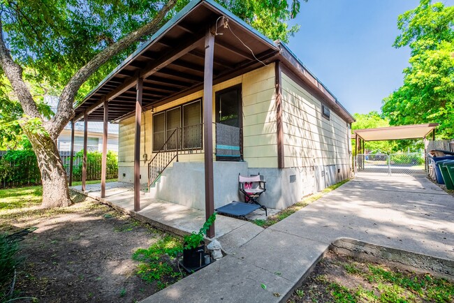 4704 Evans Ave in Austin, TX - Building Photo - Building Photo