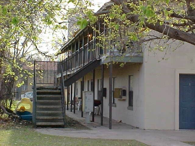 Elm Place Apartments in Denton, TX - Foto de edificio - Building Photo
