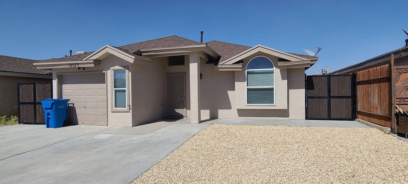 10373 Valle del Mar Dr in Socorro, TX - Building Photo