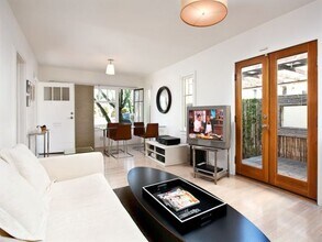 614 Boccaccio Ave in Venice, CA - Foto de edificio - Building Photo