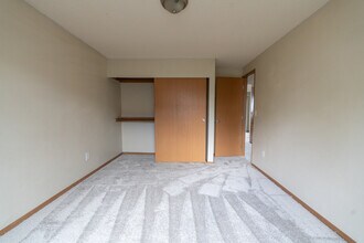 5607 76th St W, Unit 1 in Tacoma, WA - Building Photo - Building Photo