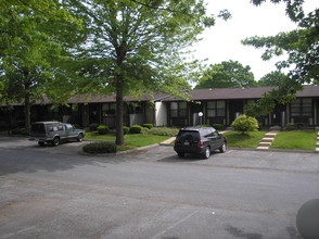 Cedar Crossing Apartments in Frederick, MD - Foto de edificio - Building Photo