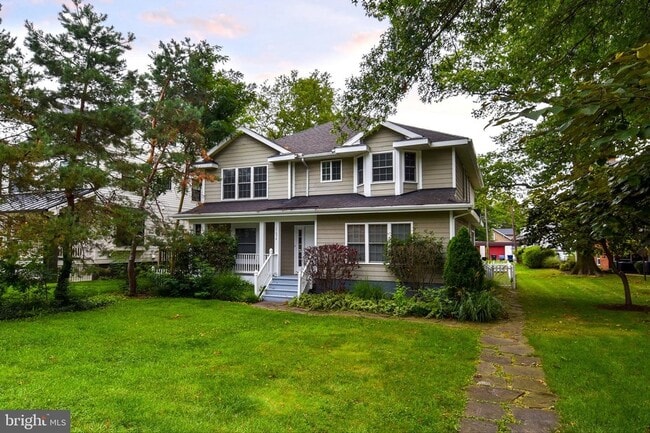 1705 Commonwealth Ave, Unit B in Alexandria, VA - Foto de edificio - Building Photo