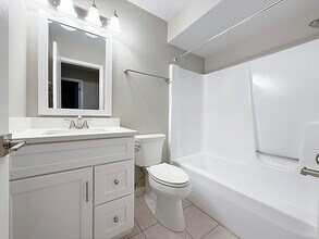 63 Spuhler Dr in Batavia, IL - Building Photo - Building Photo