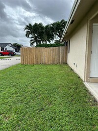 11000 SW 10th Ct in Pembroke Pines, FL - Building Photo - Building Photo