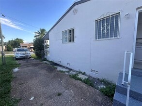 150 NE 170th St in North Miami Beach, FL - Building Photo - Building Photo