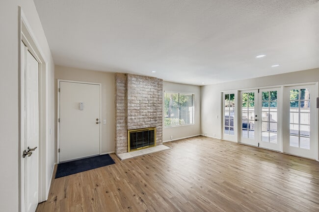 7962 Camino Tranquilo in San Diego, CA - Building Photo - Building Photo