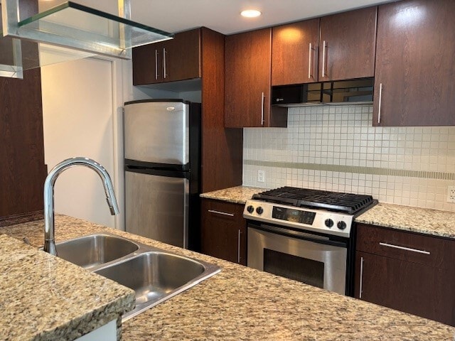 583 Beach Crescent in Vancouver, BC - Building Photo - Building Photo