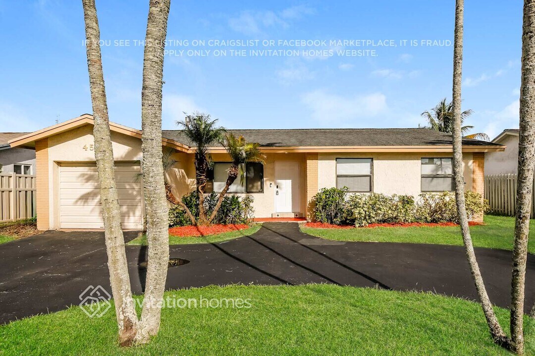4580 NW 113th Terrace in Sunrise, FL - Building Photo