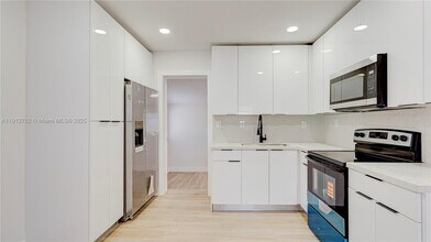 3331 NW 8th Pl in Lauderhill, FL - Building Photo - Building Photo