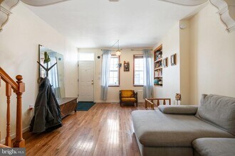 904 Tree St in Philadelphia, PA - Building Photo - Building Photo