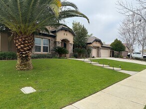 12701 Bickerstaff Dr in Bakersfield, CA - Building Photo - Building Photo