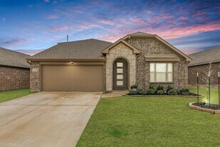 1116 Kingbird Ln in Alvarado, TX - Building Photo