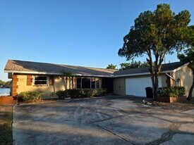 2111 N Keene Rd in Clearwater, FL - Building Photo