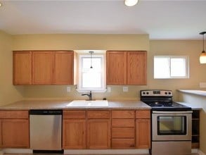 907 Clearview Ave in Parma, OH - Building Photo - Building Photo