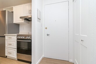 Skyline Apartments in Victoria, BC - Building Photo - Building Photo