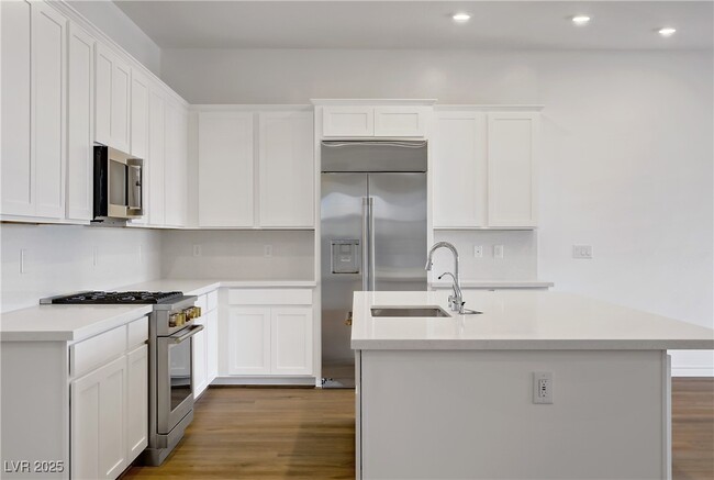 12556 Heritage Hts Dr in Las Vegas, NV - Building Photo - Building Photo