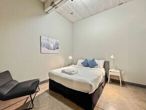 555 Evergreen St in Dallas, TX - Building Photo - Building Photo