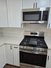 4527 Esther St in San Diego, CA - Foto de edificio - Building Photo