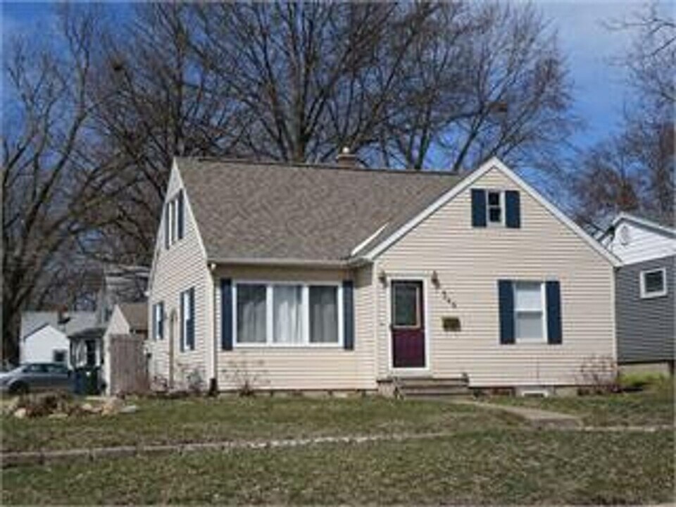544 Magnolia Pkwy in Waterloo, IA - Building Photo