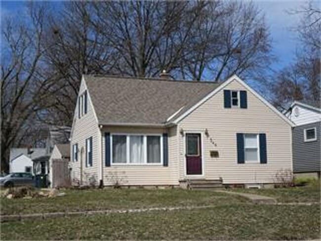 544 Magnolia Pkwy in Waterloo, IA - Foto de edificio - Building Photo