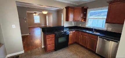 2278 Venetian Dr SW in Atlanta, GA - Building Photo - Building Photo