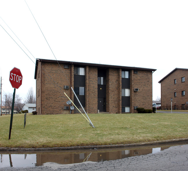 27 Carter Cir in Youngstown, OH - Building Photo - Building Photo