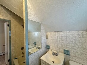 454 Broadway, Unit 3 in Somerville, MA - Foto de edificio - Building Photo