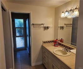 402 E Cypress Ave in Monrovia, CA - Building Photo - Building Photo