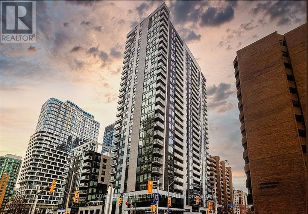 340-340 Queen St in Ottawa, ON - Building Photo