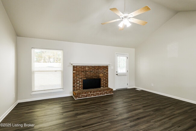 6900 Applegate Ln in Louisville, KY - Building Photo - Building Photo