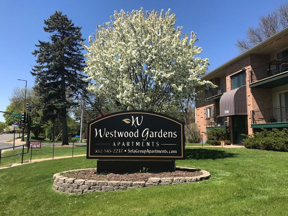 Westwood Gardens in St. Louis Park, MN - Building Photo