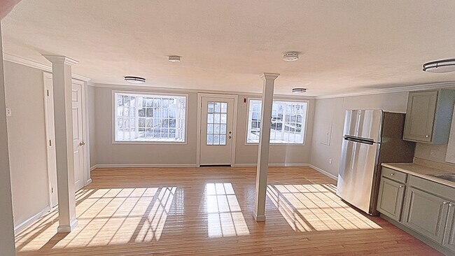 18 Melba St, Unit 18 B Melba Street in Milford, CT - Building Photo - Building Photo