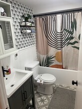 198 S Main St, Unit Blue Bird Apt B in Northfield, VT - Foto de edificio - Building Photo